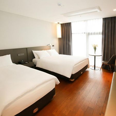 Westernlife Hotel Iksan Rum bild