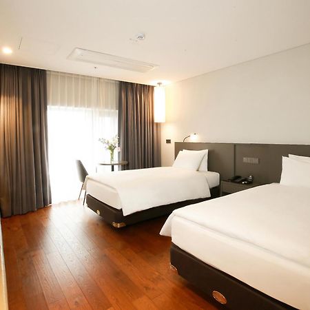 Westernlife Hotel Iksan Rum bild